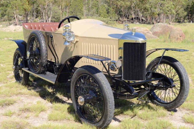 L'une d'elles appartient au Roi du Maroc.. Rare vente aux enchères de 3 voitures d'exception ! L'une d'elles appartient au Roi du Maroc.. Rare vente aux enchères de 3 voitures d'exception !