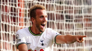  Kane "totalement engagé" avec Tottenham, selon son entraîneur, malgré les rumeurs