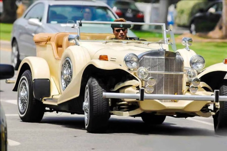 "Stars et voitures classiques : un amour éternel qui fait tourner les têtes" "Stars et voitures classiques : un amour éternel qui fait tourner les têtes"