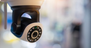 Elles découvrent une caméra dissimulée dans leur Airbnb Elles découvrent une caméra dissimulée dans leur Airbnb