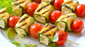 Brochettes de feta et courgettes grillées