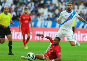 Farhane , défenseur du WAC pas très heureux sur le deuxième but du Hilal Farhane , défenseur du WAC pas très heureux sur le deuxième but du Hilal