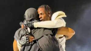 Kanye West fait une apparition inattendue au concert de Travis Scott Kanye West fait une apparition inattendue au concert de Travis Scott