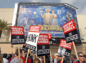 Grève Hollywood : Rassemblement solidaire de professionnels du cinéma et de la télévision à New York Grève Hollywood : Rassemblement solidaire de professionnels du cinéma et de la télévision à New York