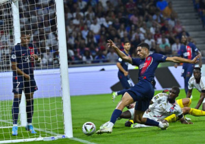 L1 : Le Paris SG et Achraf Hakimi s'amusent et enfoncent Lyon L1 : Le Paris SG et Achraf Hakimi s'amusent et enfoncent Lyon