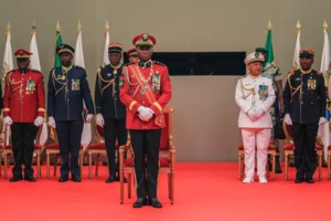 Le nouvel homme fort du Gabon dit vouloir redistribuer les richesses au profit des plus pauvres ! Le nouvel homme fort du Gabon dit vouloir redistribuer les richesses au profit des plus pauvres !