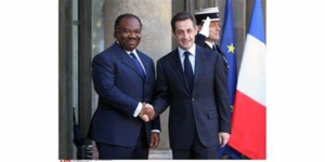 Ali Bongo reçu en 2009 par le président Nicolas Sarkozy à l’Élysée Ali Bongo reçu en 2009 par le président Nicolas Sarkozy à l’Élysée