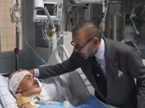 Séisme d'Al-Haouz : Sa Majesté le Roi se rend au chevet des blessés et effectue un don de sang Séisme d'Al-Haouz : Sa Majesté le Roi se rend au chevet des blessés et effectue un don de sang