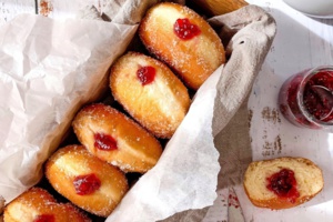 Plaisir sucré : la recette des beignets à la confiture Plaisir sucré : la recette des beignets à la confiture