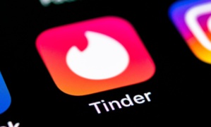 Tinder offre désormais un abonnement "VIP" au coût de 500 dollars par mois Tinder offre désormais un abonnement "VIP" au coût de 500 dollars par mois