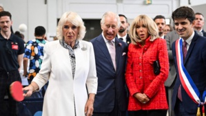 Brigitte Macron et la reine Camilla s'affrontent lors d'une partie (rapide) de ping-pong Brigitte Macron et la reine Camilla s'affrontent lors d'une partie (rapide) de ping-pong