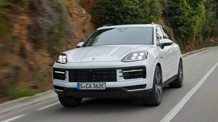 Porsche Cayenne S E-Hybrid 2024 : une nouvelle version hybride plus puissante et plus sportive Porsche Cayenne S E-Hybrid 2024 : une nouvelle version hybride plus puissante et plus sportive