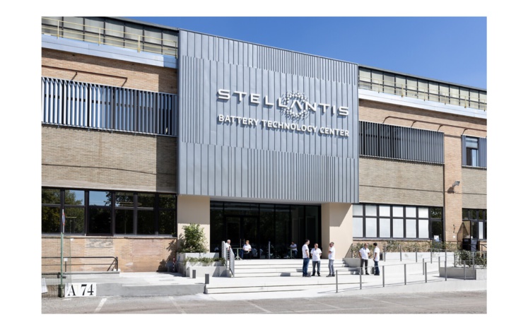 Stellantis inaugure son usine de batterie à Turin Stellantis inaugure son usine de batterie à Turin