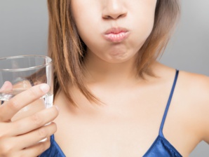 Voici comment préparer votre bain de bouche fait maison pour mettre fin à l'halitose Voici comment préparer votre bain de bouche fait maison pour mettre fin à l'halitose