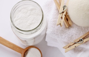 Comment utiliser le bicarbonate pour blanchir le linge à la main ?