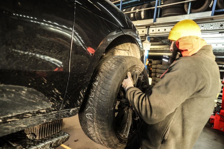 L'hiver se rapproche à grands pas, il va falloir penser à permuter vos pneus ! L'hiver se rapproche à grands pas, il va falloir penser à permuter vos pneus !