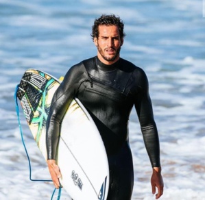 Ramzi Boukhiam, seul surfeur marocain et arabe à briguer le Championship Tour