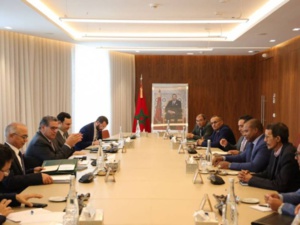 Le chef de gouvernement en réunion urgente avec les syndicats d'enseignement Le chef de gouvernement en réunion urgente avec les syndicats d'enseignement