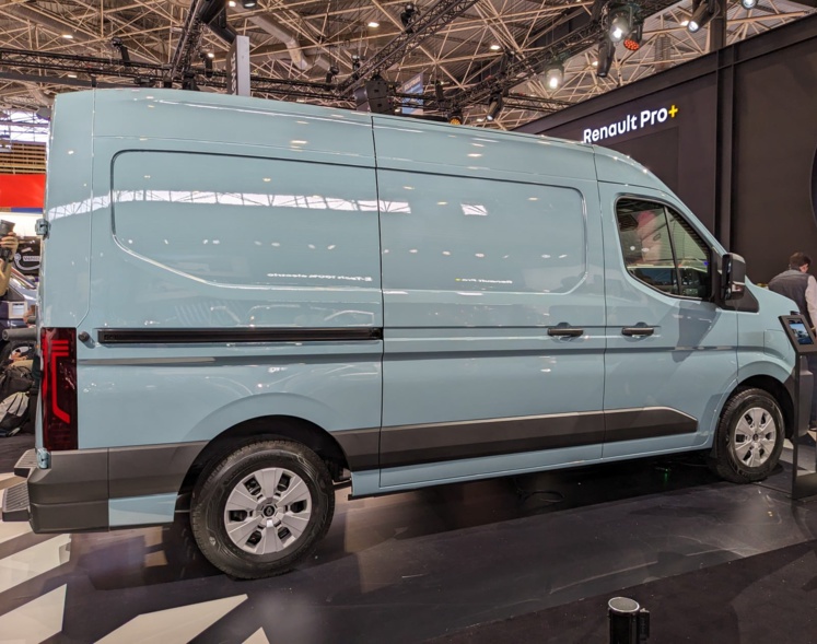 Renault Master : Le grand électrique prêt à conquérir le marché, entre cohabitation énergétique et modernité Renault Master : Le grand électrique prêt à conquérir le marché, entre cohabitation énergétique et modernité
