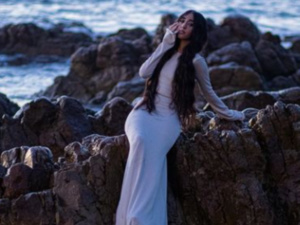 "Ghanili" : L'artiste Kawtar Oudghiri sort son premier single "Ghanili" : L'artiste Kawtar Oudghiri sort son premier single