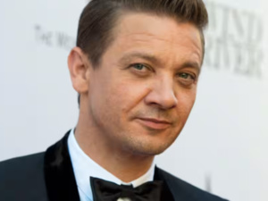 Jeremy Renner sort une chanson pour l’anniversaire de son accident