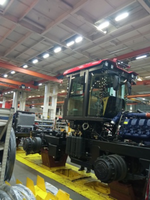 Carnets de voyage en Russie (I) Les tracteurs Kirovets veulent labourer en Afrique Carnets de voyage en Russie (I) Les tracteurs Kirovets veulent labourer en Afrique