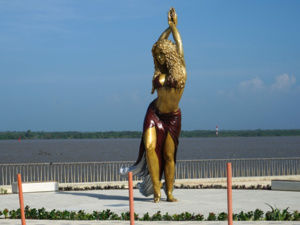 Shakira honorée par une statue à Barranquilla Shakira honorée par une statue à Barranquilla