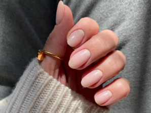 Manucure Russe : Une esthétique raffinée, mais à quels risques ? Manucure Russe : Une esthétique raffinée, mais à quels risques ?