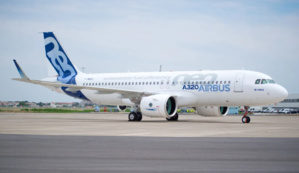 Un Airbus heurte le sol violemment, provoquant des flammes à la sortie du moteur Un Airbus heurte le sol violemment, provoquant des flammes à la sortie du moteur