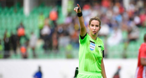 L'arbitre marocaine Bouchra Karboubi, première femme arabe à officier un match à la CAN L'arbitre marocaine Bouchra Karboubi, première femme arabe à officier un match à la CAN
