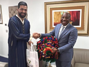 L'influenceur marocain Saber Chawni, devenu le “Chouchou” des Ivoiriens L'influenceur marocain Saber Chawni, devenu le “Chouchou” des Ivoiriens