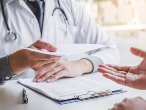 L'ordonance d'un médecin ORL pour bien nettoyer un nez bouché L'ordonance d'un médecin ORL pour bien nettoyer un nez bouché