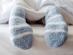 Est-ce une bonne idée de dormir avec les chaussettes ? 		