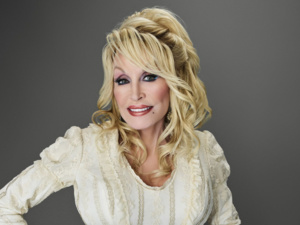 Dolly Parton salue Beyoncé pour le succès de son single country "Texas Hold 'Em"