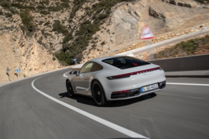 ​Porsche 911 hybride : la sportive légendaire se met à l'électricité !