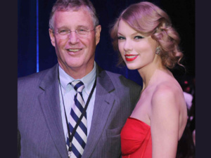 Affaire du photographe à Sydney : Pas d'inculpation pour le père de Taylor Swift Affaire du photographe à Sydney : Pas d'inculpation pour le père de Taylor Swift