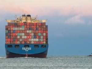 Reprise du commerce mondial sur fond de risques de détérioration