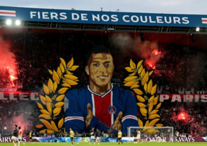Mbappé célébré par les Ultras du Parc des Princes Mbappé célébré par les Ultras du Parc des Princes