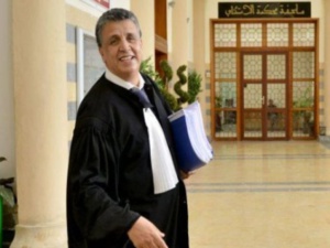 Les chaussettes trouées de M. OUAHBI Les chaussettes trouées de M. OUAHBI