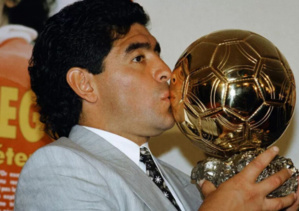 Report de la vente d’un trophée de Maradona, contestée par la famille du joueur
