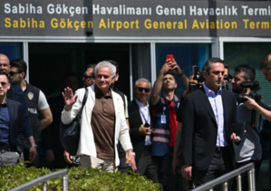 Accueilli en popstar, Mourinho prend un nouvel élan au Fenerbahçe Accueilli en popstar, Mourinho prend un nouvel élan au Fenerbahçe