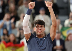 Roland-Garros : Alcaraz surclasse Tsitsipas et prend rendez-vous avec Sinner en demie Roland-Garros : Alcaraz surclasse Tsitsipas et prend rendez-vous avec Sinner en demie
