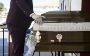 Déclarée morte, elle se réveille au funérarium avant de décéder de nouveau Déclarée morte, elle se réveille au funérarium avant de décéder de nouveau