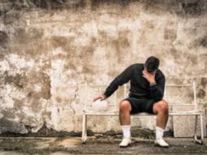 Les troubles psychiques chez les footballeurs professionnels : un tabou mortel Les troubles psychiques chez les footballeurs professionnels : un tabou mortel