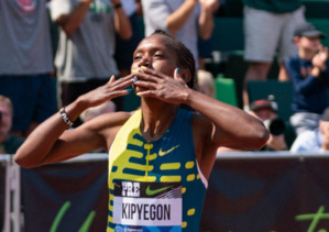 Athlétisme : la Kényane Kipyegon améliore son record du monde du 1.500 m (3 min 49 sec 04) Athlétisme : la Kényane Kipyegon améliore son record du monde du 1.500 m (3 min 49 sec 04)