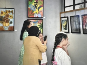 Découverte artistique à Tanger : exposition "La Magie des Débuts" au centre culturel Iklyle