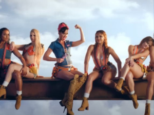 Katy Perry marque son retour avec "Women's World" : Entre célébration et polémique