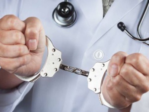 Salé : Trois médecins épinglés pour falsification de certificats médicaux Salé : Trois médecins épinglés pour falsification de certificats médicaux