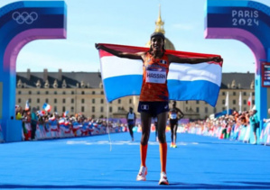 Sifan Hassan signe un triplé historique avec la victoire au marathon olympique de Paris Sifan Hassan signe un triplé historique avec la victoire au marathon olympique de Paris