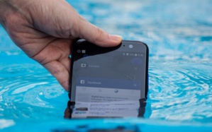 Sauver un téléphone tombé dans l’eau : les bons gestes à adopter Sauver un téléphone tombé dans l’eau : les bons gestes à adopter